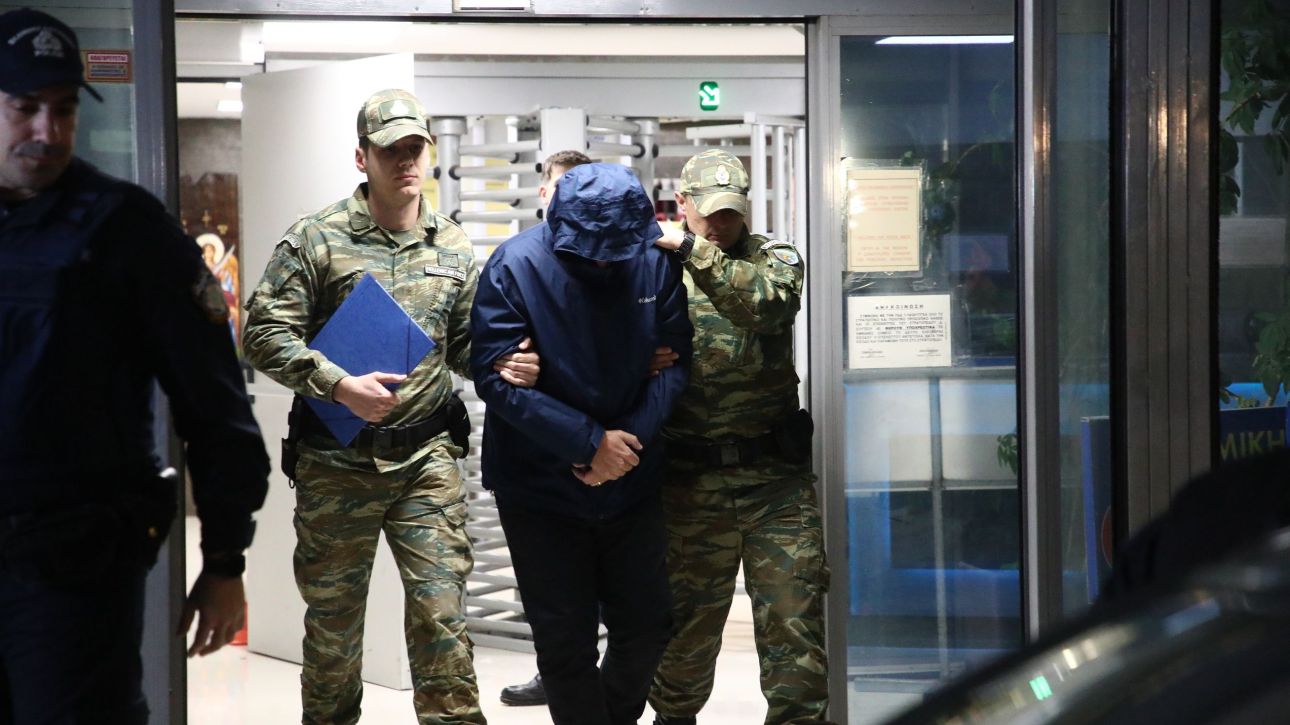 &laquo;&Alpha;&pi;&epsilon;&iota;&lambda;&omicron;ύ&sigma;&alpha;&nu; &tau;&eta;&nu; &kappa;ό&rho;&eta; &mu;&omicron;&upsilon; &kappa;&alpha;&iota; &tau;&eta;&nu; &omicron;&iota;&kappa;&omicron;&gamma;έ&nu;&epsilon;&iota;&alpha; &mu;&omicron;&upsilon;&raquo;: &Omicron;&iota; &iota;&sigma;&chi;&upsilon;&rho;&iota;&sigma;&mu;&omicron;ί &tau;&omicron;&upsilon; &sigma;&mu;ή&nu;&alpha;&rho;&chi;&omicron;&upsilon; &kappa;&alpha;&tau;&alpha;&sigma;&kappa;ό&pi;&omicron;&upsilon;