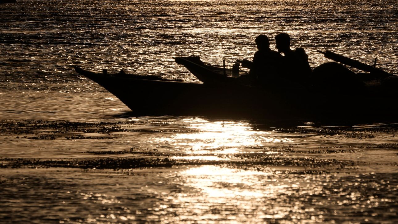 &Sigma;&omicron;&upsilon;&delta;ά&nu;: &Tau;&omicron;&upsilon;&lambda;ά&chi;&iota;&sigma;&tau;&omicron;&nu; 21 ά&nu;&theta;&rho;&omega;&pi;&omicron;&iota; έ&chi;&alpha;&sigma;&alpha;&nu; &tau;&eta; &zeta;&omega;ή &tau;&omicron;&upsilon;&sigmaf; &sigma;&epsilon; &nu;&alpha;&upsilon;ά&gamma;&iota;&omicron; &sigma;&tau;&omicron;&nu; &Nu;&epsilon;ί&lambda;&omicron;