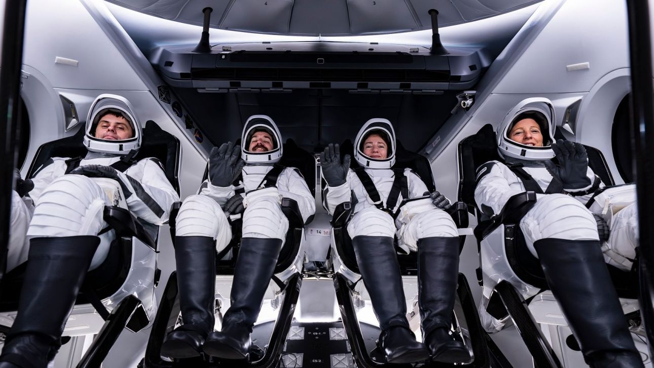 K&alpha;&theta;' &omicron;&delta;ό&nu; &pi;&rho;&omicron;&sigmaf; &tau;&omicron;&nu; &Delta;&iota;&epsilon;&theta;&nu;ή &Delta;&iota;&alpha;&sigma;&tau;&eta;&mu;&iota;&kappa;ό &Sigma;&tau;&alpha;&theta;&mu;ό &tau;έ&sigma;&sigma;&e