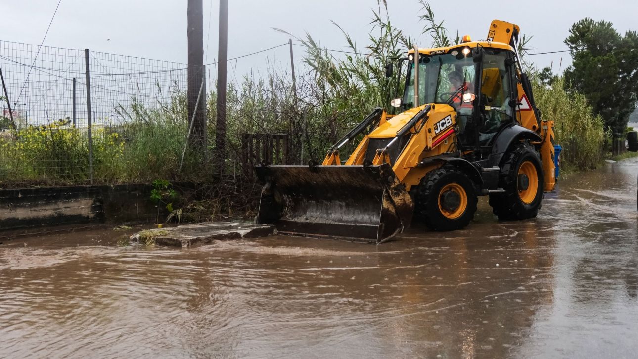 &Pi;&lambda;&eta;&mu;&mu;ύ&rho;&epsilon;&sigmaf; &sigma;&epsilon; &Chi;ί&omicron; &kappa;&alpha;&iota; &Kappa;&rho;ή&tau;&eta;: &laquo;&Pi;&omicron;&tau;ά&mu;&iota;&alpha;&raquo; &omicron;&iota; &delta;&rho;ό&mu;&omicron;&iota;, &kappa;&alpha;&tau;&omicron;&lambda;&iota;&sigma;&theta;ή&sigma;&epsilon;&iota;&sigmaf; &kappa;&alpha;&iota; &pi;&rho;&omicron;&beta;&lambda;ή&mu;&alpha;&tau;&alpha; &sigma;&tau;&omicron; &omicron;&delta;&iota;&kappa;ό &delta;ί&kappa;&tau;&upsilon;&omicron;