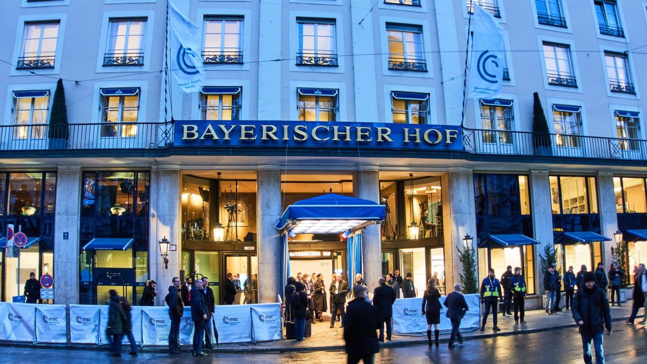 &Delta;&iota;ά&sigma;&kappa;&epsilon;&psi;&eta; &tau;&omicron;&upsilon; &Mu;&omicron;&nu;ά&chi;&omicron;&upsilon; &sigma;&epsilon; &nu;έ&alpha;... &epsilon;&pi;&omicron;&chi;ή:&Tau;&alpha; &sigma;&tau;&omicron;&iota;&chi;ή&mu;&alpha;&tau;&alpha;, &omicron;&iota; &alpha;&pi;&omicron;&upsilon;&sigma;ί&epsilon;&sigmaf; &kappa;&alpha;&iota; &omicron;&iota; &iota;&sigma;&omicron;&rho;&rho;&omicron;&pi;ί&epsilon;&sigmaf; &tau;&eta;&sigmaf; &epsilon;&pi;ό&mu;&epsilon;&nu;&eta;&sigmaf; &mu;έ&rho;&alpha;&sigmaf;