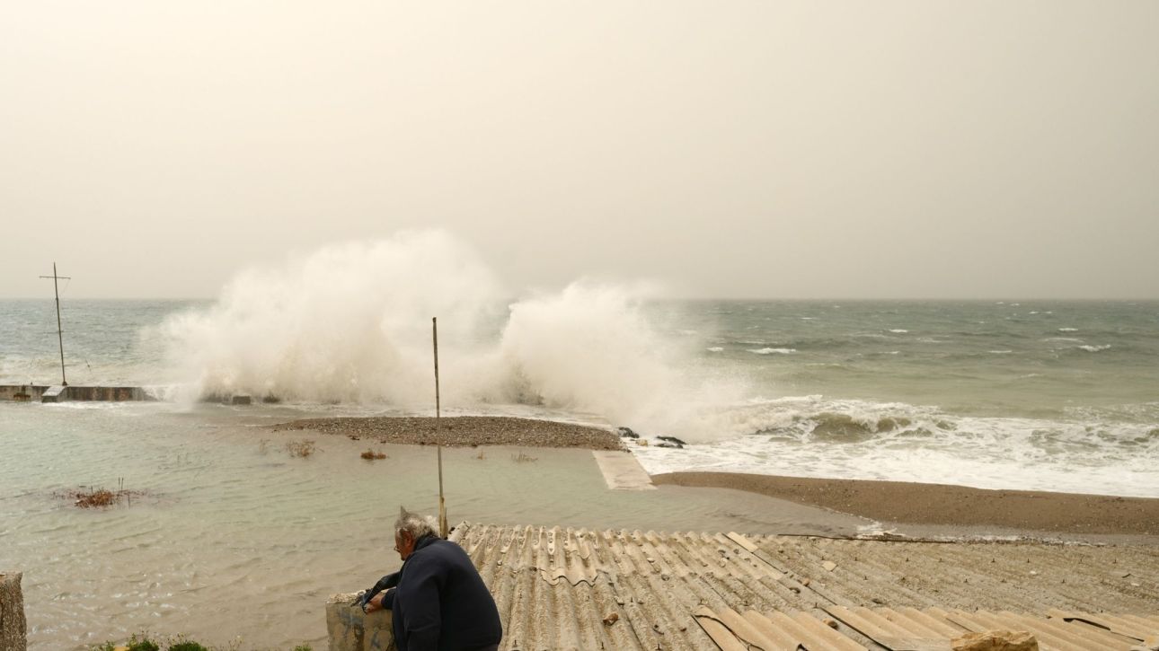 &laquo;&Delta;&epsilon;&mu;έ&nu;&alpha;&raquo; &tau;&alpha; &pi;&lambda;&omicron;ί&alpha; &sigma;&epsilon; &Pi;&epsilon;&iota;&rho;&alpha;&iota;ά, &Rho;&alpha;&phi;ή&nu;&alpha; &kappa;&alpha;&iota; &Lambda;&alpha;ύ&rho;&iota;&omicron; - &Sigma;&epsilon; &iota;&sigma;&chi;ύ &tau;&omicron; &alpha;&pi;&alpha;&gamma;&omicron;&rho;&epsilon;&upsilon;&tau;&iota;&kappa;ό &alpha;&pi;ό&pi;&lambda;&omicron;&upsilon;