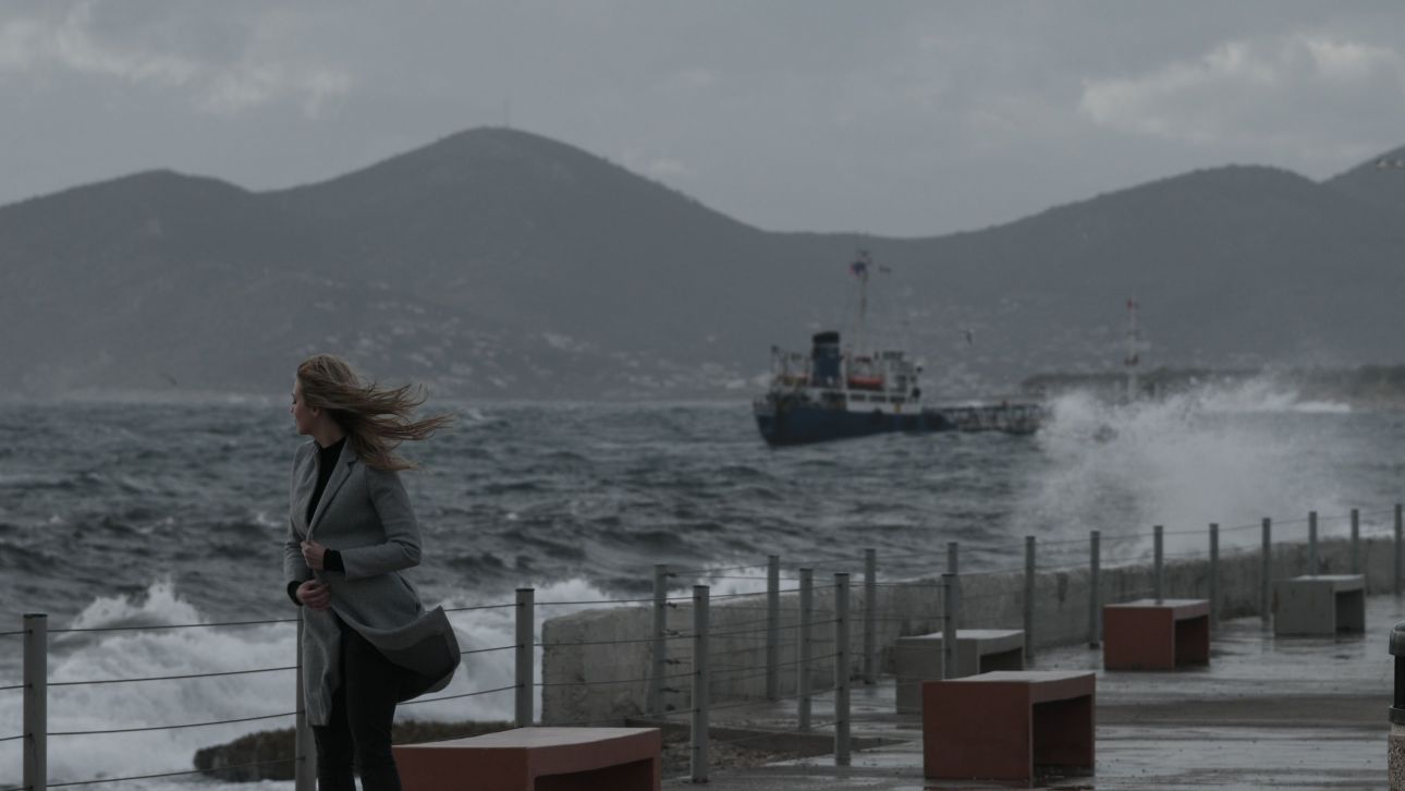 &Alpha;&kappa;&upsilon;&beta;έ&rho;&nu;&eta;&tau;&omicron; &kappa;&rho;&omicron;&upsilon;&alpha;&zeta;&iota;&epsilon;&rho;ό&pi;&lambda;&omicron;&iota;&omicron; &sigma;&tau;&omicron;&nu; &Pi;&epsilon;&iota;&rho;&alpha;&iota;ά - &Alpha;&nu;&alpha;&sigma;&tau;ά&tau;&omega;&sigma;&eta; &gamma;&iota;&alpha; &pi;ά&nu;&omega; &alpha;&pi;ό 2.000 &epsilon;&pi;&iota;&beta;ά&tau;&epsilon;&sigmaf;