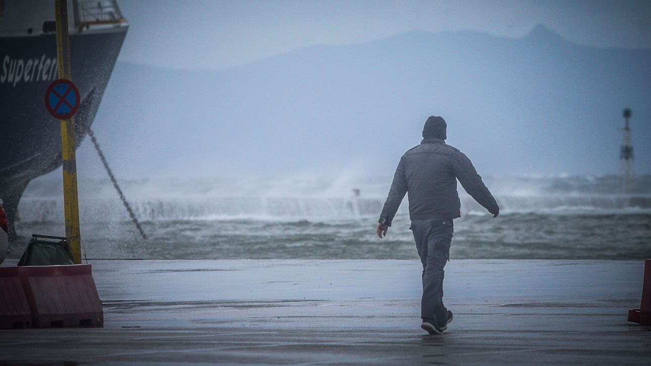 &Kappa;&alpha;&kappa;&omicron;&kappa;&alpha;&iota;&rho;ί&alpha;: &Rho;&iota;&pi;έ&sigmaf; &alpha;&nu;έ&mu;&omega;&nu; 100 &chi;&lambda;&mu;./ώ&rho;&alpha; &sigma;&epsilon; &Alpha;&iota;&gamma;&alpha;ί&omicron; &kappa;&alpha;&iota; &Iota;ό&nu;&iota;&omicron; - &Chi;ά&rho;&tau;&epsilon;&sigmaf; &mu;&epsilon; &tau;&iota;&sigmaf; &kappa;ό&kappa;&kappa;&iota;&nu;&epsilon;&sigmaf; &pi;&epsilon;&rho;&iota;&omicron;&chi;έ&sigmaf;