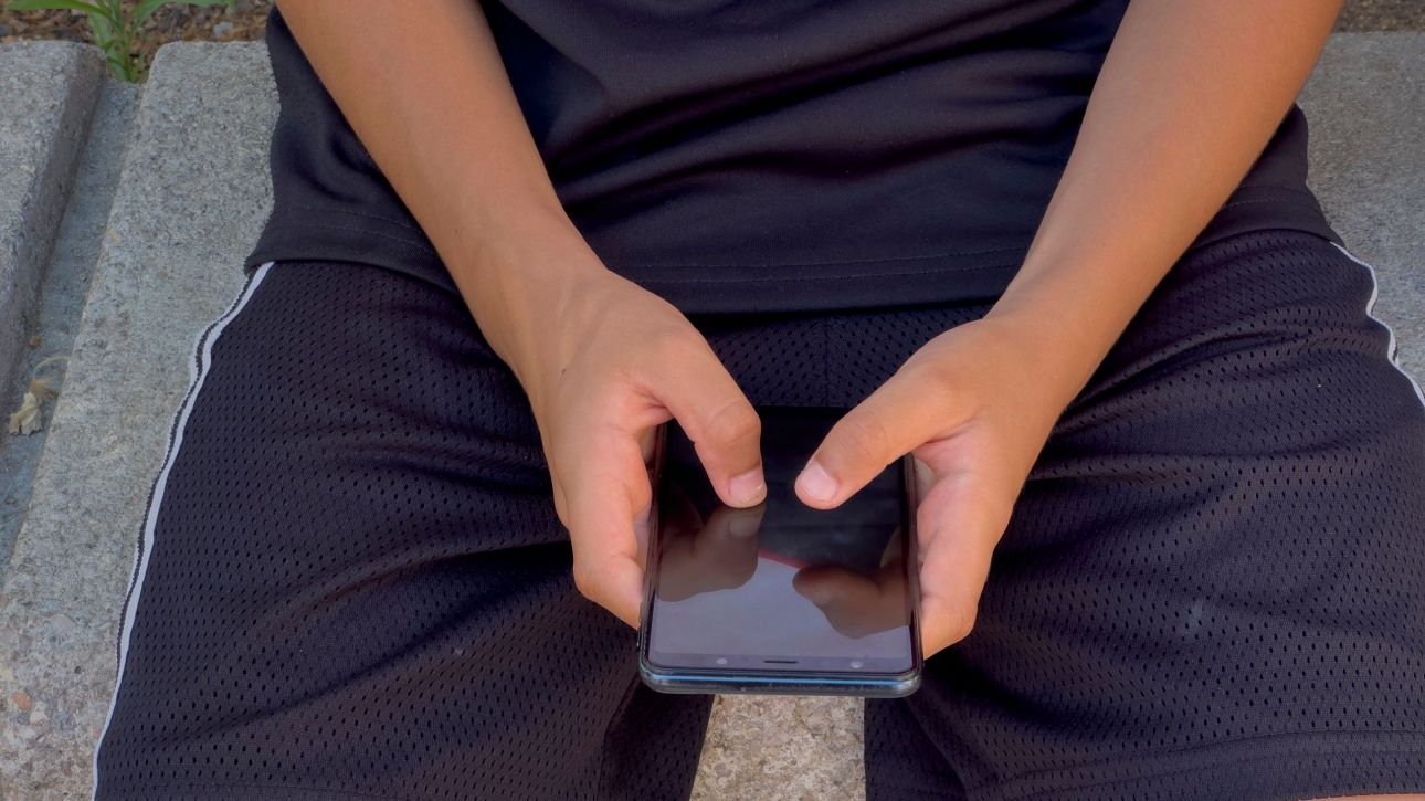 Αντίστροφη μέτρηση για το «μπλόκο» στα Social Media - Αναζητούνται οι «δικλίδες»