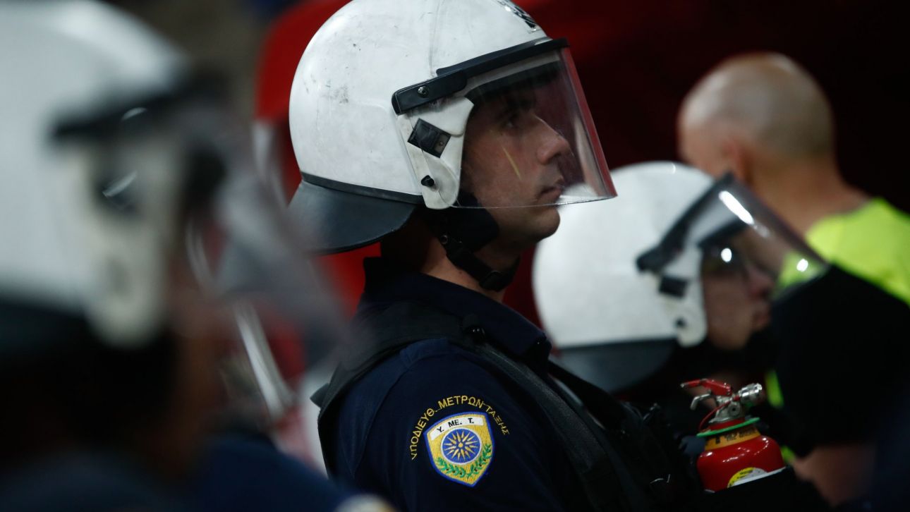 &Tau;&rho;&epsilon;&iota;&sigmaf; &sigma;&upsilon;&lambda;&lambda;ή&psi;&epsilon;&iota;&sigmaf; &gamma;&iota;&alpha; &tau;&eta;&nu; &epsilon;&pi;ί&theta;&epsilon;&sigma;&eta; &kappa;&alpha;&tau;ά &alpha;&sigma;&tau;&upsilon;&nu;&omicron;&mu;&iota;&kappa;ώ&nu; &sigma;&epsilon; &alpha;&gamma;ώ&nu;&alpha; &pi;&omicron;&delta;&omicron;&sigma;&phi;&alpha;ί&rho;&omicron;&upsilon; - &Alpha;&nu;ά&mu;&epsilon;&sigma;ά &tau;&omicron;&upsilon;&sigmaf; &pi;&rho;ό&epsilon;&delta;&rho;&omicron;&sigmaf; &omicron;&mu;ά&delta;&alpha;&sigmaf;