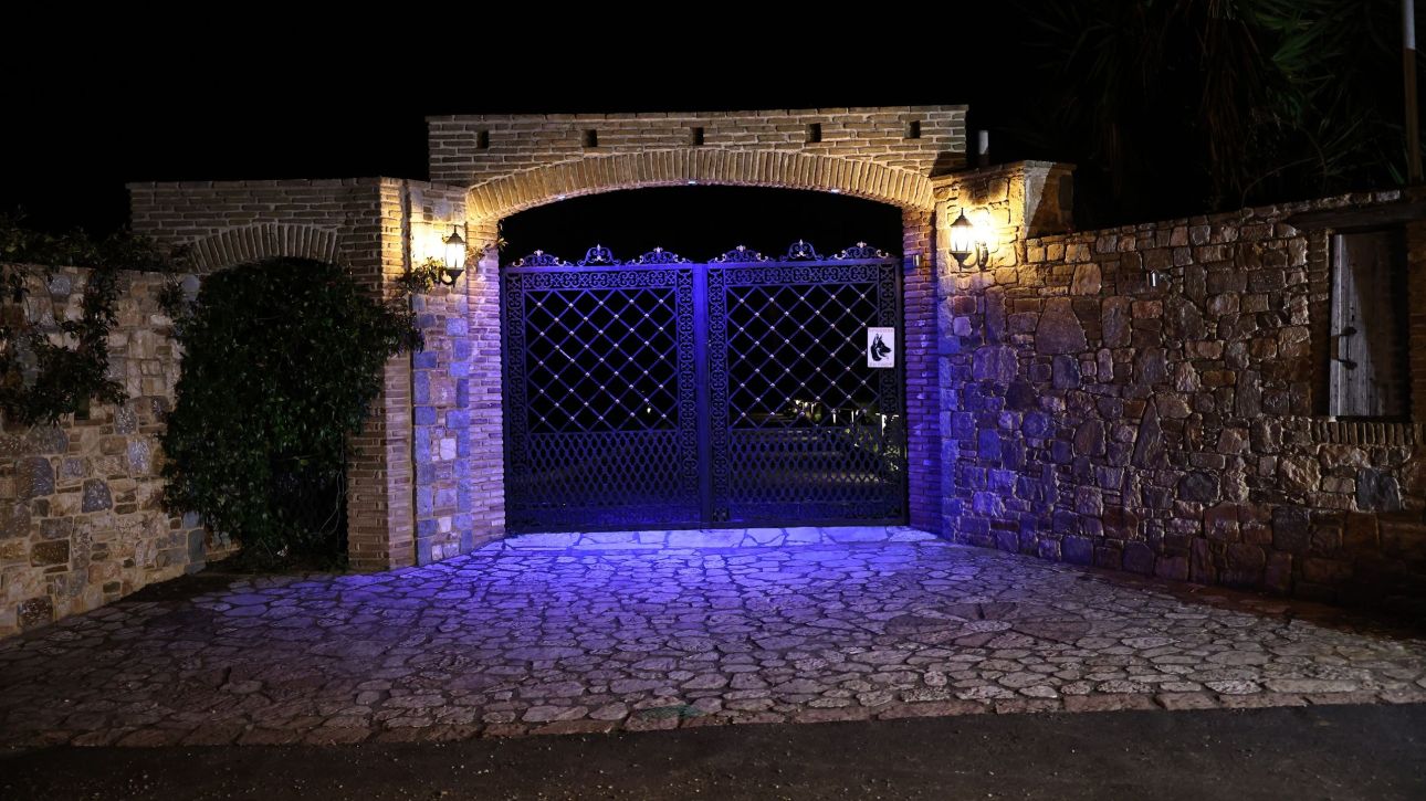 &Chi;&rho;ή&sigma;&tau;&omicron;&sigmaf; &Mu;&alpha;&upsilon;&rho;ί&kappa;&eta;&sigmaf;: Έ&beta;&gamma;&alpha;&lambda;&epsilon; ό&pi;&lambda;&omicron; &gamma;&iota;&alpha; &tau;&omicron; &epsilon;&nu;&omicron;ί&kappa;&iota;&omicron; - &Phi;&omega;&tau;&omicron;&gamma;&rho;&alpha;&phi;ί&alpha; &pi;&rho;&iota;&nu; &tau;&omicron;&upsilon;&sigmaf; &pi;&upsilon;&rho;&omicron;&beta;&omicron;&lambda;&iota;&sigma;&mu;&omicron;ύ&sigmaf;