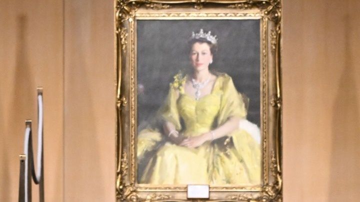 Σε δημοπρασία αδημοσίευτα παιδικά σκίτσα και γράμματα της βασίλισσας Ελισάβετ II