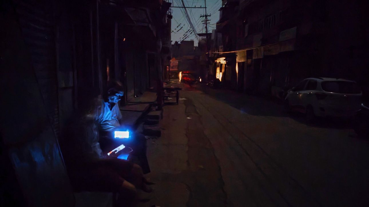 &Pi;&alpha;&rho;&alpha;&gamma;&omicron;&upsilon;ά&eta;: &Mu;&epsilon;&gamma;ά&lambda;&eta; &delta;&iota;&alpha;&kappa;&omicron;&pi;ή &rho;&epsilon;ύ&mu;&alpha;&tau;&omicron;&sigmaf; &epsilon;&pi;&eta;&rho;&epsilon;ά&zeta;&epsilon;&iota; &tau;&eta;&nu; &pi;&rho;&omega;&tau;&epsilon;ύ&omicron;&upsilon;&sigma;&alpha; &kappa;&alpha;&iota; &mu;&epsilon;&gamma;ά&lambda;&epsilon;&sigmaf; &pi;&epsilon;&rho;&iota;&omicron;&chi;έ&sigmaf; &tau;&eta;&sigmaf; &chi;ώ&rho;&alpha;&sigmaf;