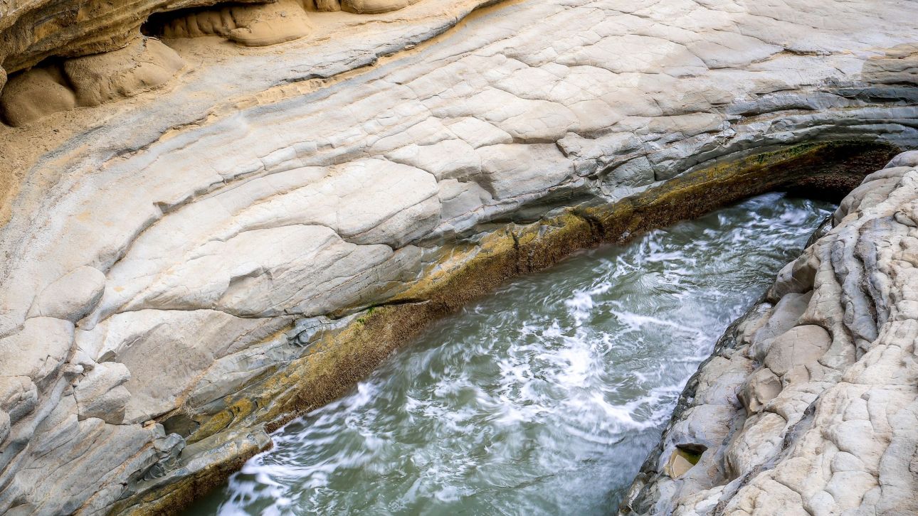 &Eta; &theta;ά&lambda;&alpha;&sigma;&sigma;&alpha; &laquo;&tau;&rho;ώ&epsilon;&iota;&raquo; &tau;&omicron; Canal D' Amour &sigma;&tau;&eta;&nu; &Kappa;έ&rho;&kappa;&upsilon;&rho;&alpha; - &Kappa;&omicron;&nu;&tau;ά &sigma;&epsilon; &ep