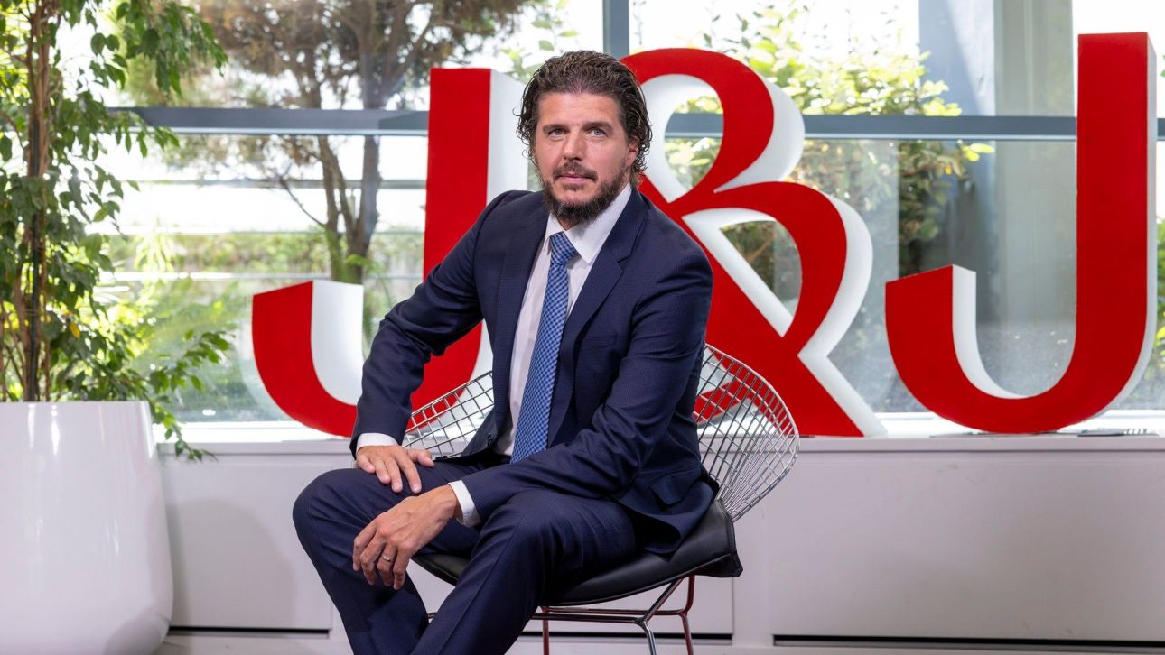 Daniel Paksy: &Kappa;ά&theta;&epsilon; &phi;ά&rho;&mu;&alpha;&kappa;&omicron; &sigma;&upsilon;&nu;&delta;έ&epsilon;&iota; &tau;&eta;&nu; &epsilon;&pi;&iota;&sigma;&tau;&eta;&mu;&omicron;&nu;&iota;&kappa;ή &pi;&rho;ό&omicron;&delta;&omicron; &mu;&epsilon; &epsilon;&upsilon;&epsilon;&rho;&gamma;&epsilon;&tau;&iota;&kappa;ά &alpha;&pi;&omicron;&tau;&epsilon;&lambda;έ&sigma;&mu;&alpha;&tau;&alpha; &gamma;&iota;&alpha; ό&lambda;&omicron;&upsilon;&sigmaf;