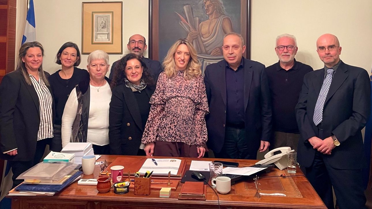 &Nu;έ&omicron; &Delta;.&Sigma; &sigma;&tau;&eta;&nu; &Epsilon;&Delta;&Iota;&Pi;&Tau;&ndash; &Epsilon;&pi;&alpha;&nu;&epsilon;&xi;&epsilon;&lambda;έ&gamma;&eta; &Pi;&rho;ό&epsilon;&delta;&rho;&omicron;&sigmaf; &eta; &Pi;έ&nu;&nu;&upsilon; &Kappa;&alpha;&lambda;ύ&beta;&alpha;