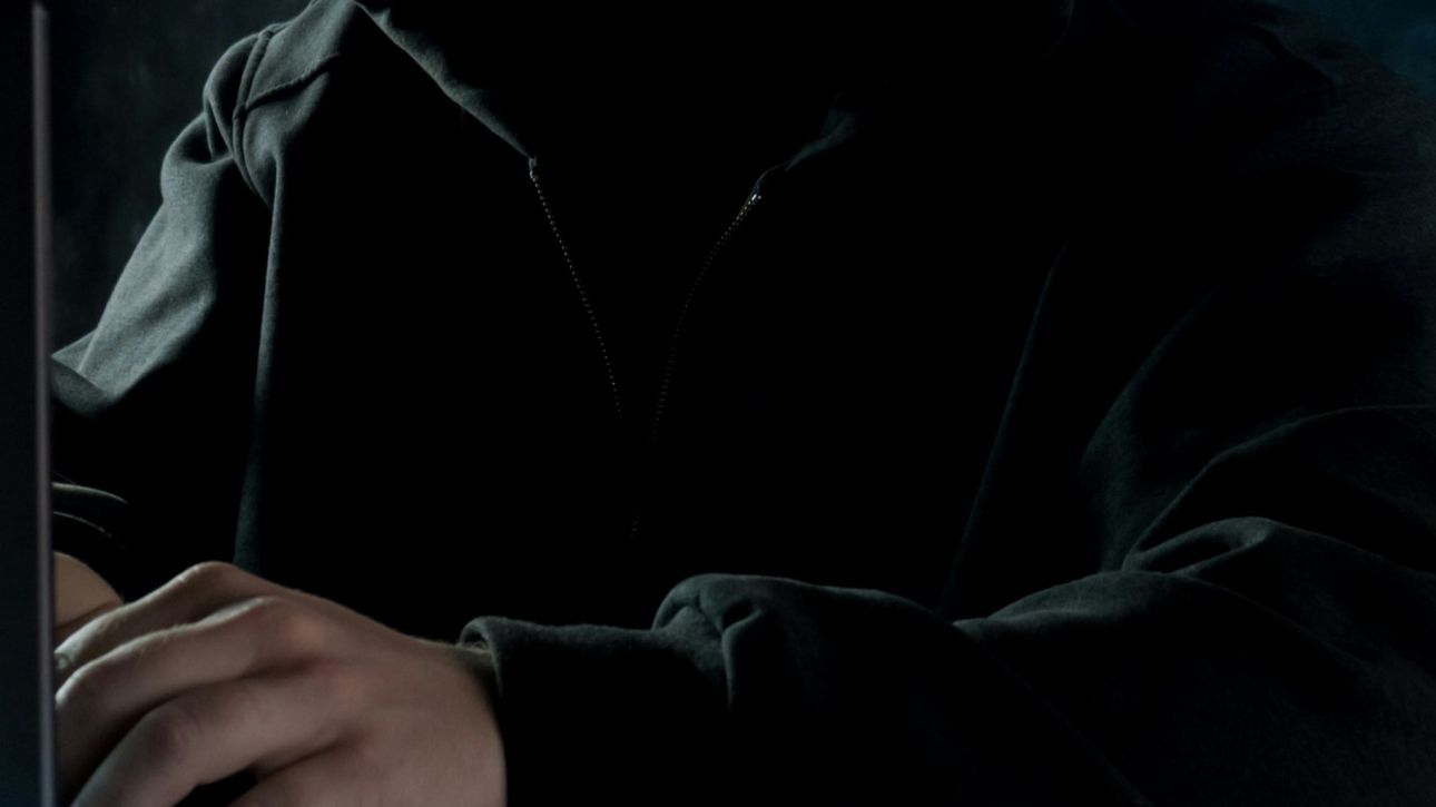 &Theta;&epsilon;&sigma;&sigma;&alpha;&lambda;&omicron;&nu;ί&kappa;&eta;: &Sigma;&upsilon;&nu;&epsilon;&lambda;ή&phi;&theta;&eta; 16&chi;&rho;&omicron;&nu;&omicron;&sigmaf; &gamma;&iota;&alpha; revenge porn &kappa;&alpha;&iota; &epsilon;&pi;ί&theta;&epsilon;&sigma;&eta; &sigma;&epsilon; έ&gamma;&kappa;&upsilon;&omicron; &alpha;&nu;ή&lambda;&iota;&kappa;&eta;