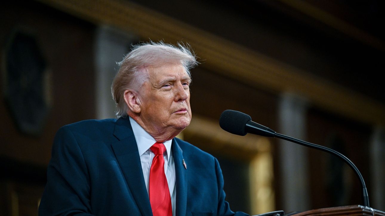 &Tau;&rho;&alpha;&mu;&pi;: &laquo;&Kappa;&alpha;&tau;&alpha;&sigma;&tau;&rho;έ&psi;&alpha;&mu;&epsilon; &epsilon;&nu;&nu;έ&alpha; &iota;&rho;&alpha;&nu;&iota;&kappa;ά &pi;&omicron;&lambda;&epsilon;&mu;&iota;&kappa;ά &pi;&lambda;&omicron;ί&alpha; &kappa;&alpha;&iota; &tau;&omicron; &alpha;&rho;&chi;&eta;&gamma;&epsilon;ί&omicron; &tau;&omicron;&upsilon; &Nu;&alpha;&upsilon;&tau;&iota;&kappa;&omicron;ύ &tau;&omicron;&upsilon;&sigmaf;&raquo;