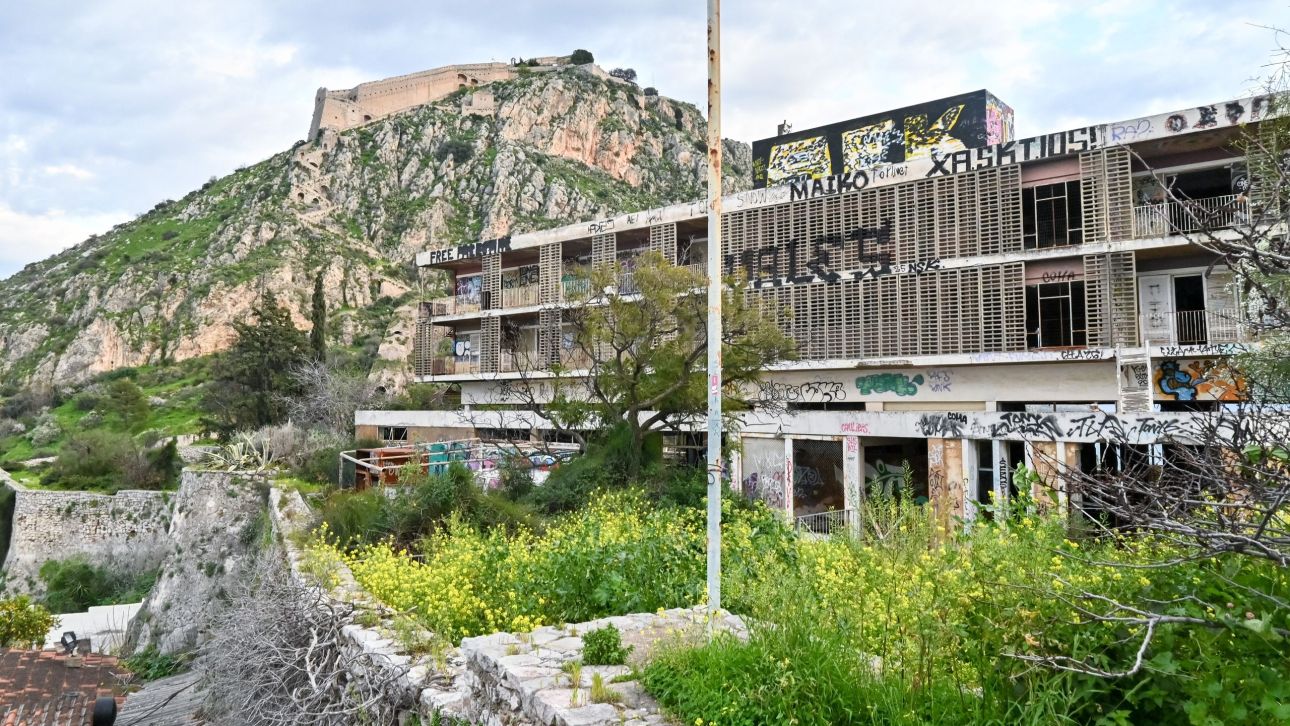 &Nu;&alpha;ύ&pi;&lambda;&iota;&omicron;: &Alpha;&nu;ή&lambda;&iota;&kappa;&eta; έ&pi;&epsilon;&sigma;&epsilon; &alpha;&pi;ό &tau;&omicron; &epsilon;&gamma;&kappa;&alpha;&tau;&alpha;&lambda;&epsilon;&lambda;&epsilon;&iota;&mu;&mu;έ&nu;&omicron; &xi;&epsilon;&nu;&omicron;&delta;&omicron;&chi;&epsilon;ί&omicron; &laquo;&Xi;&epsilon;&nu;ί&alpha;&raquo;