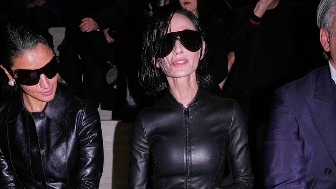 Τολμηρό καρέ του Έλληνα κομμωτή στην Ντέμι Μουρ: Η σταρ έδωσε το παρών σε εκδήλωση του οίκου Gucci