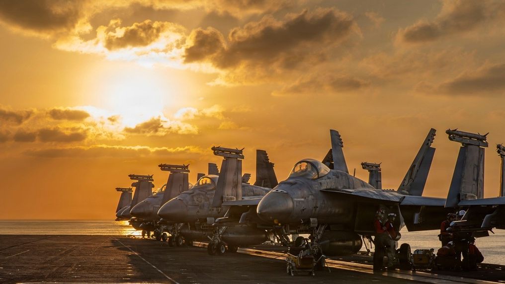 Μέση Ανατολή: Εκκενώνονται πρεσβείες, ενισχύονται οι δυνάμεις στην περιοχή – Εκατέρωθεν επιθέσεις