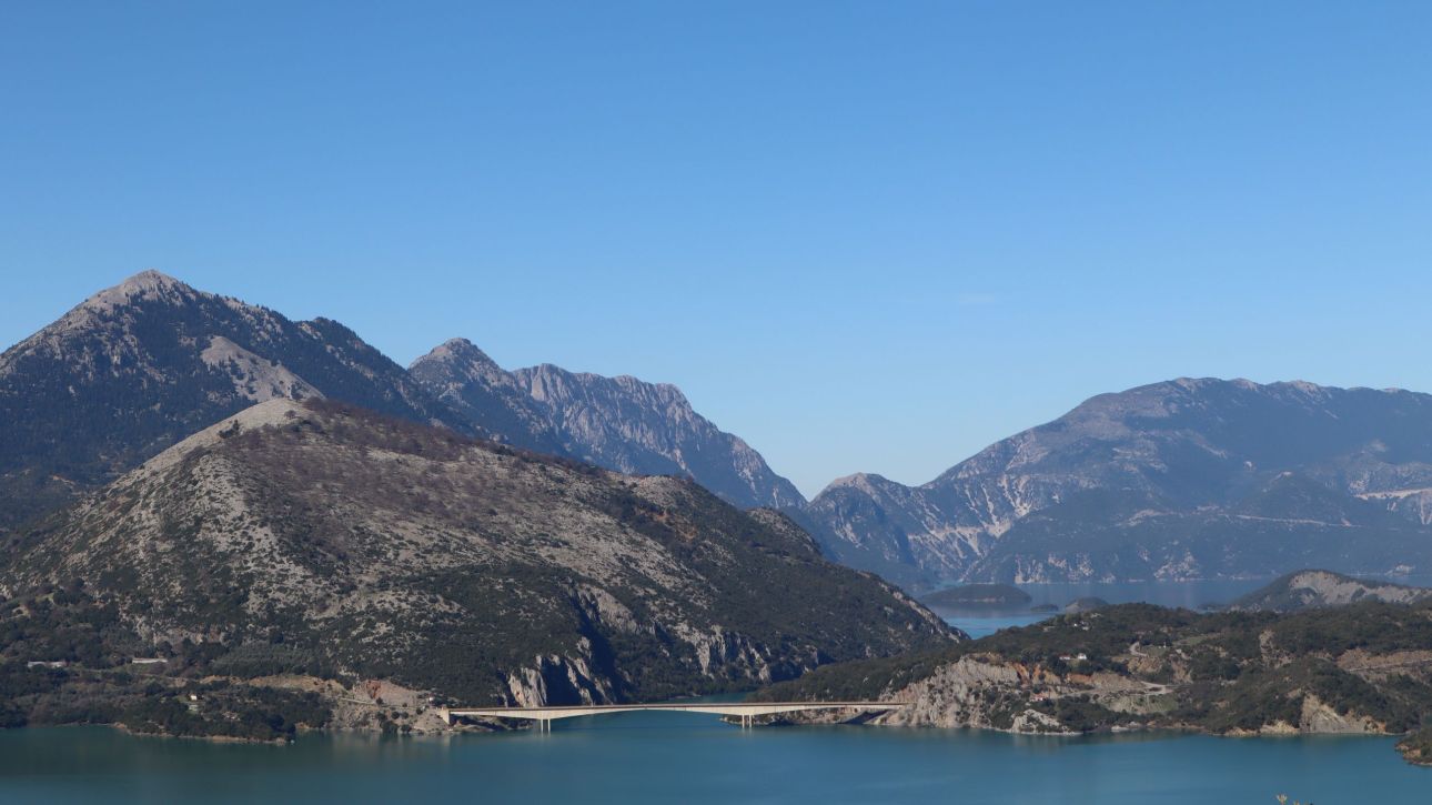 &Lambda;ί&mu;&nu;&eta; &Kappa;&rho;&epsilon;&mu;&alpha;&sigma;&tau;ώ&nu;: &Eta; &laquo;&kappa;&upsilon;&rho;ά&raquo; &tau;&eta;&sigmaf; &Epsilon;&upsilon;&rho;&upsilon;&tau;&alpha;&nu;ί&alpha;&sigmaf; &kappa;&alpha;&iota; &mu;&epsilon;&gamma;&alpha;&lambda;ύ&tau;&epsilon;&rho;&omicron;&sigmaf; &tau;&alpha;&mu;&iota;&epsilon;&upsilon;&tau;ή&rho;&alpha;&sigmaf; &tau;&eta;&sigmaf; &Epsilon;&lambda;&lambda;ά&delta;&alpha;&sigmaf;