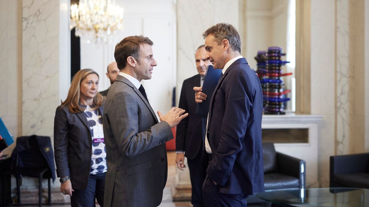 &Alpha;&mu;&upsilon;&nu;&tau;&iota;&kappa;ό &laquo;&tau;&epsilon;ί&chi;&omicron;&sigmaf;&raquo; &sigma;&tau;&eta;&nu; &Kappa;ύ&pi;&rho;&omicron;: &Tau;&rho;&iota;&mu;&epsilon;&rho;ή&sigmaf; &Mu;&alpha;&kappa;&rho;ό&nu;, &Mu;&eta;&tau;&sigma;&omicron;&tau;ά&kappa;&eta; &kappa;&alpha;&iota; &Chi;&rho;&iota;&sigma;&tau;&omicron;&delta;&omicron;&upsilon;&lambda;ί&delta;&eta; &sigma;&tau;&omicron; &nu;&eta;&sigma;ί