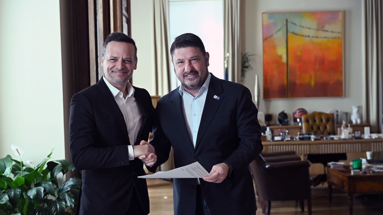 &Sigma;&upsilon;&nu;ά&nu;&tau;&eta;&sigma;&eta; &Chi;&alpha;&rho;&delta;&alpha;&lambda;&iota;ά &Delta;&omicron;ύ&kappa;&alpha; &sigma;&tau;&omicron; &Delta;&eta;&mu;&alpha;&rho;&chi;&epsilon;ί&omicron; &Alpha;&theta;&eta;&nu;ώ&nu;: &Xi;&epsilon;&kappa;&iota;&nu;&omicron;ύ&nu; &epsilon;&mu;&beta;&lambda;&eta;&mu;&alpha;&tau;&iota;&kappa;ά έ&rho;&gamma;&alpha;