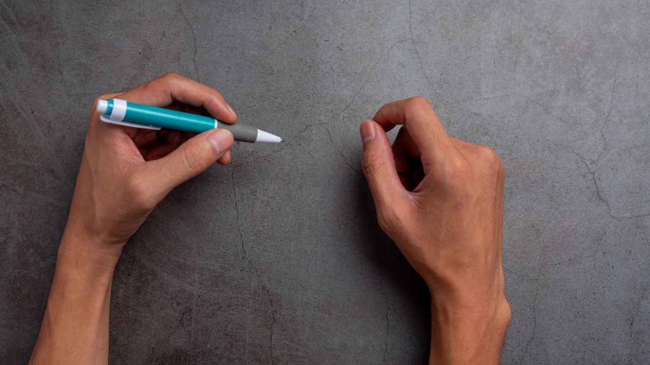 &Omicron;&iota; &alpha;&rho;&iota;&sigma;&tau;&epsilon;&rho;ό&chi;&epsilon;&iota;&rho;&epsilon;&sigmaf; έ&chi;&omicron;&upsilon;&nu; &psi;&upsilon;&chi;&omicron;&lambda;&omicron;&gamma;&iota;&kappa;ό &pi;&lambda;&epsilon;&omicron;&nu;έ&kappa;&tau;&eta;&mu;&alpha; έ&nu;&alpha;&nu;&tau;&iota; &tau;&omega;&nu; &delta;&epsilon;&xi;&iota;ό&chi;&epsilon;&iota;&rho;&omega;&nu;, &delta;&iota;&alpha;&pi;&iota;&sigma;&tau;ώ&nu;&epsilon;&iota; &nu;έ&alpha; &mu;&epsilon;&lambda;έ&tau;&eta;