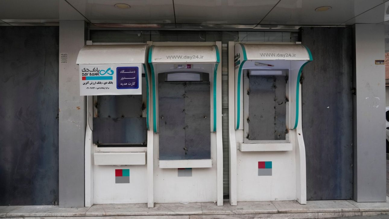 &Iota;&rho;ά&nu;: &Tau;&rho;ά&pi;&epsilon;&zeta;&epsilon;&sigmaf; &kappa;&alpha;&iota; &chi;&rho;&eta;&mu;&alpha;&tau;&omicron;&pi;&iota;&sigma;&tau;&omega;&tau;&iota;&kappa;ά &iota;&delta;&rho;ύ&mu;&alpha;&tau;&alpha; &sigma;&tau;&eta; &Mu;έ&sigma;&eta; &Alpha;&nu;&alpha;&tau;&omicron;&lambda;ή &omicron; &epsilon;&pi;ό&mu;&epsilon;&nu;&omicron;&sigmaf; &sigma;&tau;ό&chi;&omicron;&sigmaf;