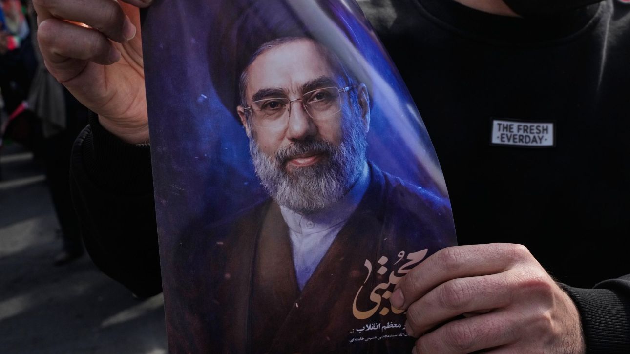 &Sigma;&tau;&eta; &Mu;ό&sigma;&chi;&alpha; &gamma;&iota;&alpha; &epsilon;&pi;έ&mu;&beta;&alpha;&sigma;&eta; &sigma;&tau;&omicron; &pi;ό&delta;&iota; &omicron; &Mu;&omicron;&tau;&zeta;&tau;ά&mu;&pi;&alpha; &Chi;&alpha;&mu;&epsilon;&nu;&epsilon;ΐ&nbsp;&sigma;ύ&mu;&phi;&omega;&nu;&alpha; &mu;&epsilon; &kappa;&omicron;&upsilon;&beta;&epsilon;&tau;&iota;&alpha;&nu;ά &Mu;&Mu;&Epsilon;