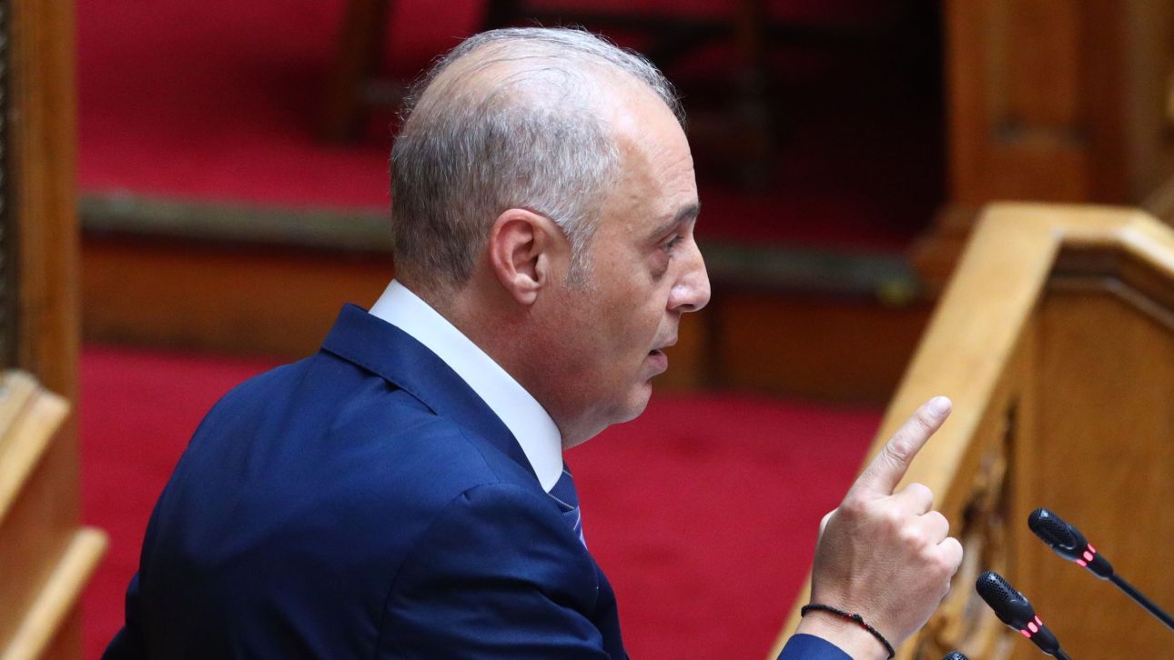 &Beta;&epsilon;&lambda;ό&pi;&omicron;&upsilon;&lambda;&omicron;&sigmaf; &gamma;&iota;&alpha; &Chi;&omicron;ύ&nu;&tau;&alpha;: Έ&kappa;&alpha;&nu;&epsilon; &sigma;&omicron;&beta;&alpha;&rho;ή &delta;&omicron;&upsilon;&lambda;&epsilon;&iota;ά - &Gamma;&iota;&alpha;&tau;ί, ή&tau;&alpha;&nu; &delta;&eta;&mu;&omicron;&kappa;&rho;ά&tau;&eta;&sigmaf; &omicron; &Mu;. &Alpha;&lambda;έ&xi;&alpha;&nu;&delta;&rho;&omicron;&sigmaf;;