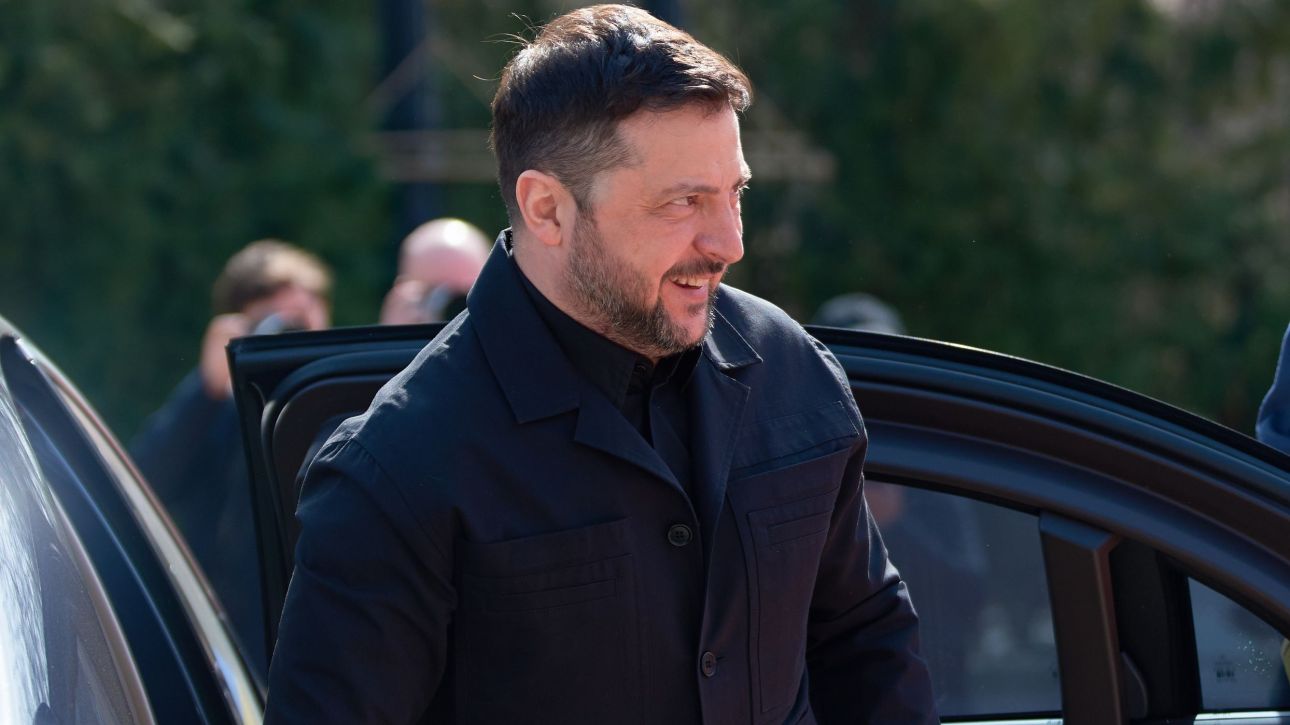 &Zeta;&epsilon;&lambda;έ&nu;&sigma;&kappa;&iota;: &laquo;&Theta;έ&lambda;&omicron;&upsilon;&mu;&epsilon; &chi;&rho;ή&mu;&alpha;&tau;&alpha; &kappa;&alpha;&iota; &tau;&epsilon;&chi;&nu;&omicron;&lambda;&omicron;&gamma;ί&alpha; &sigma;&epsilon; &alpha;&nu;&tau;ά&lambda;&lambda;&alpha;&gamma;&mu;&alpha; &beta;&omicron;ή&theta;&epsilon;&iota;&alpha;&sigmaf; &sigma;&tau;&eta; &Mu;έ&sigma;&eta; &Alpha;&nu;&alpha;&tau;&omicron;&lambda;ή&raquo;