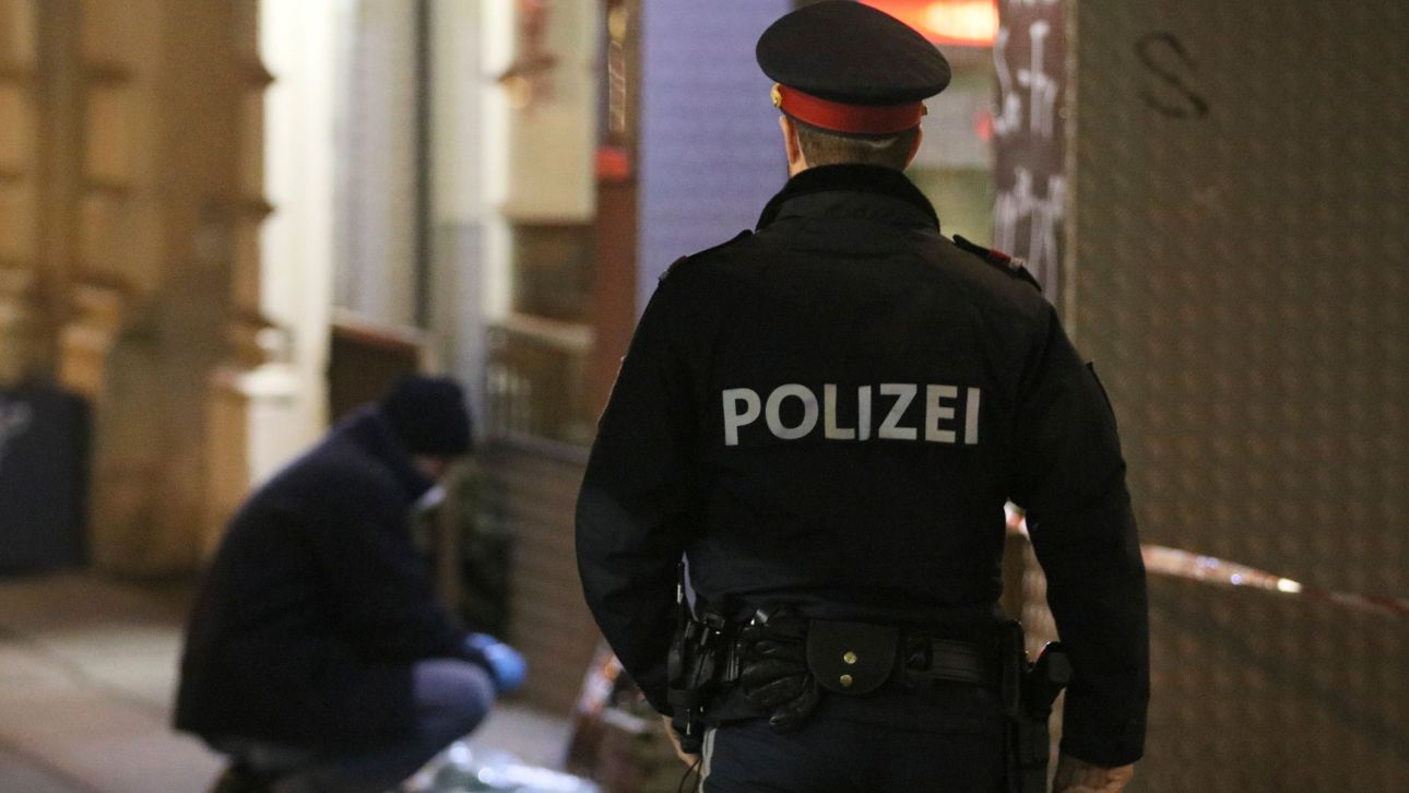 &Epsilon;&pi;ί&theta;&epsilon;&sigma;&eta; &mu;&epsilon; &mu;&alpha;&chi;&alpha;ί&rho;&iota; &sigma;&tau;&eta;&nu; &Alpha;&upsilon;&sigma;&tau;&rho;ί&alpha; - Έ&nu;&alpha;&sigmaf; &nu;&epsilon;&kappa;&rho;ό&sigmaf;, έ&nu;&alpha;&sigmaf; &tau;&rho;&alpha;&upsilon;&mu;&alpha;&tau;ί&alpha;&sigmaf;