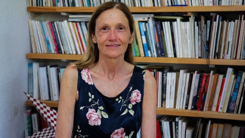 Έλενα Μαρούτσου: Μια πολυφωνική αφήγηση για τις μνήμες και τα τραύματα του παρόντος