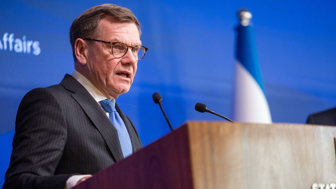 &Delta;&epsilon;&nu; &epsilon;ί&mu;&alpha;&sigma;&tau;&epsilon; &omicron;&upsilon;&delta;έ&tau;&epsilon;&rho;&omicron;&iota; &sigma;&tau;&iota;&sigmaf; &epsilon;&lambda;&lambda;&eta;&nu;&omicron;&tau;&omicron;&upsilon;&rho;&kappa;&iota;&kappa;έ&sigmaf; &sigma;&chi;έ&sigma;&epsilon;&iota;&sigmaf;, &epsilon;ί&mu;&alpha;&sigma;&tau;&epsilon; &sigma;&tau;&eta;&nu; &Epsilon;&Epsilon;, &delta;ή&lambda;&omega;&sigma;&epsilon; &omicron; &Gamma;&epsilon;&rho;&mu;&alpha;&nu;ό&sigmaf; &Upsilon;&Pi;&Epsilon;&Xi;