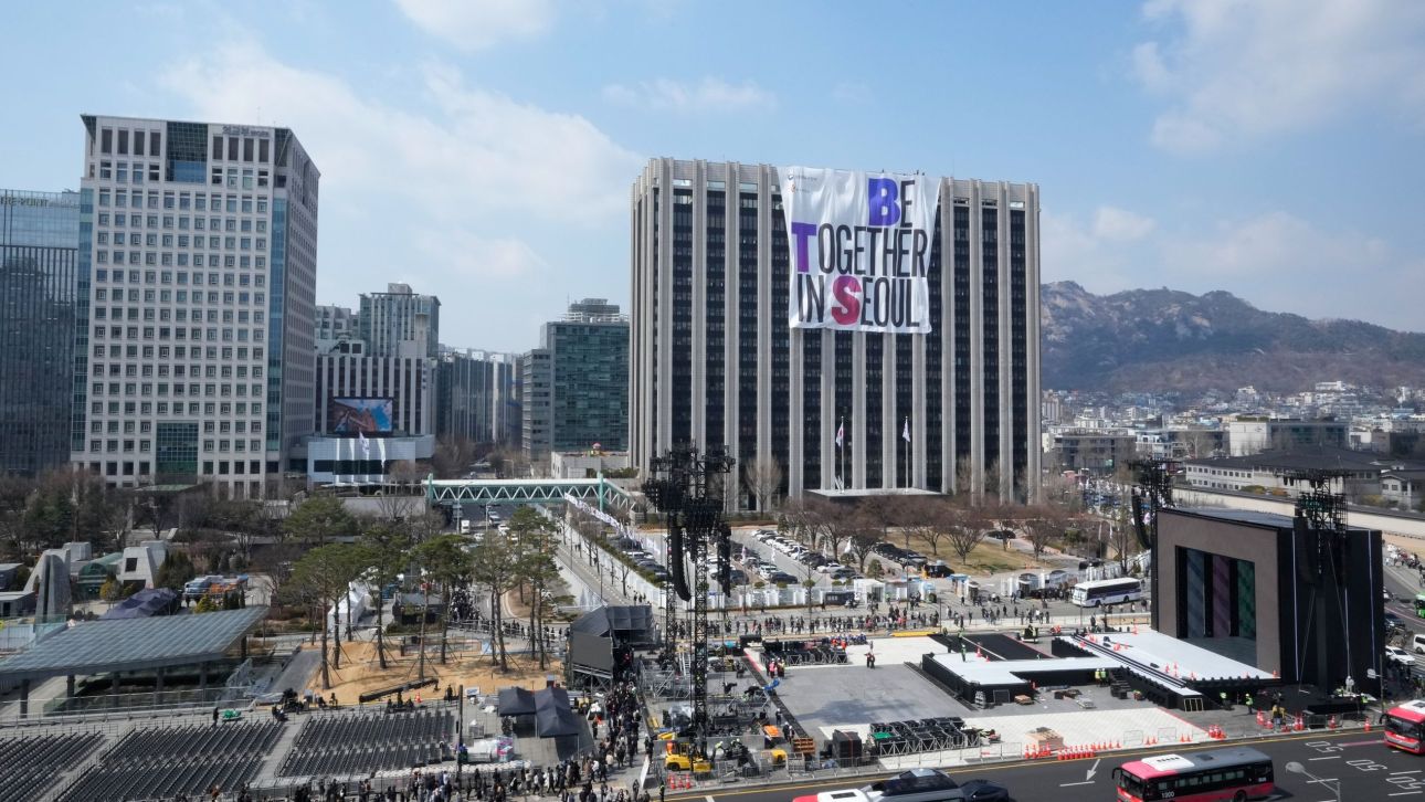 &Mu;&epsilon; &mu;&omega;&beta; &chi;&rho;ώ&mu;&alpha;&tau;&alpha; &kappa;&alpha;&tau;&alpha;&sigma;&tau;ή&mu;&alpha;&tau;&alpha; &sigma;&tau;&omicron; &kappa;έ&nu;&tau;&rho;&omicron; &tau;&eta;&sigmaf; &Sigma;&epsilon;&omicron;ύ&lambd