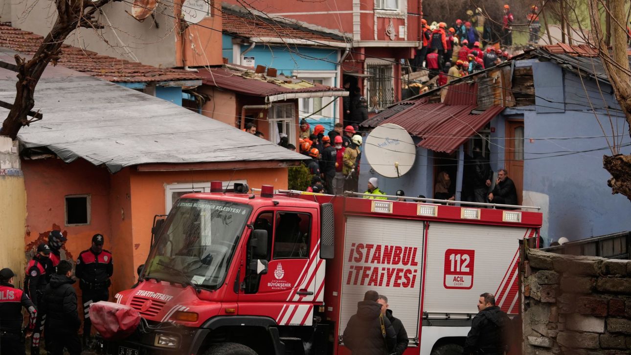&Kappa;&omega;&nu;&sigma;&tau;&alpha;&nu;&tau;&iota;&nu;&omicron;ύ&pi;&omicron;&lambda;&eta;: &Alpha;&nu;&alpha;&sigma;ύ&rho;&theta;&eta;&kappa;&epsilon; &zeta;&omega;&nu;&tau;&alpha;&nu;ό &kappa;&alpha;&iota; 10&omicron; ά&tau;&omicron;&mu;&omicron; &alpha;&pi;ό &tau;&eta;&nu; &kappa;&alpha;&tau;ά&rho;&rho;&epsilon;&upsilon;&sigma;&eta; &kappa;&tau;&eta;&rho;ί&omega;&nu;