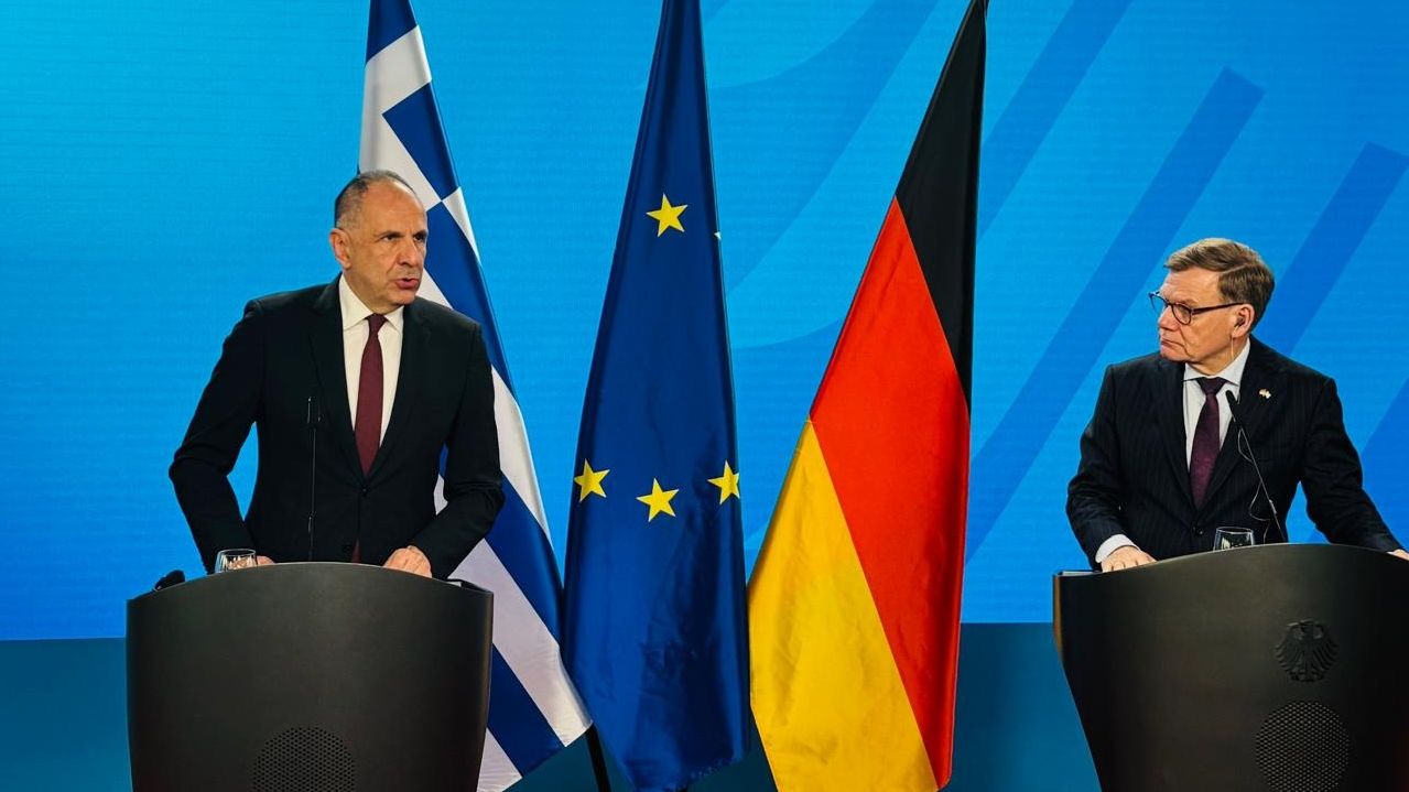 Deutsche Welle: &Pi;ώ&sigmaf; &beta;&lambda;έ&pi;&epsilon;&iota; &eta; &Gamma;&epsilon;&rho;&mu;&alpha;&nu;ί&alpha; &tau;&eta;&nu; &Epsilon;&lambda;&lambda;ά&delta;&alpha; &kappa;&alpha;&iota; &tau;&eta;&nu; &Kappa;ύ&pi;&rho;&omicron; &tau;&omicron; 2026