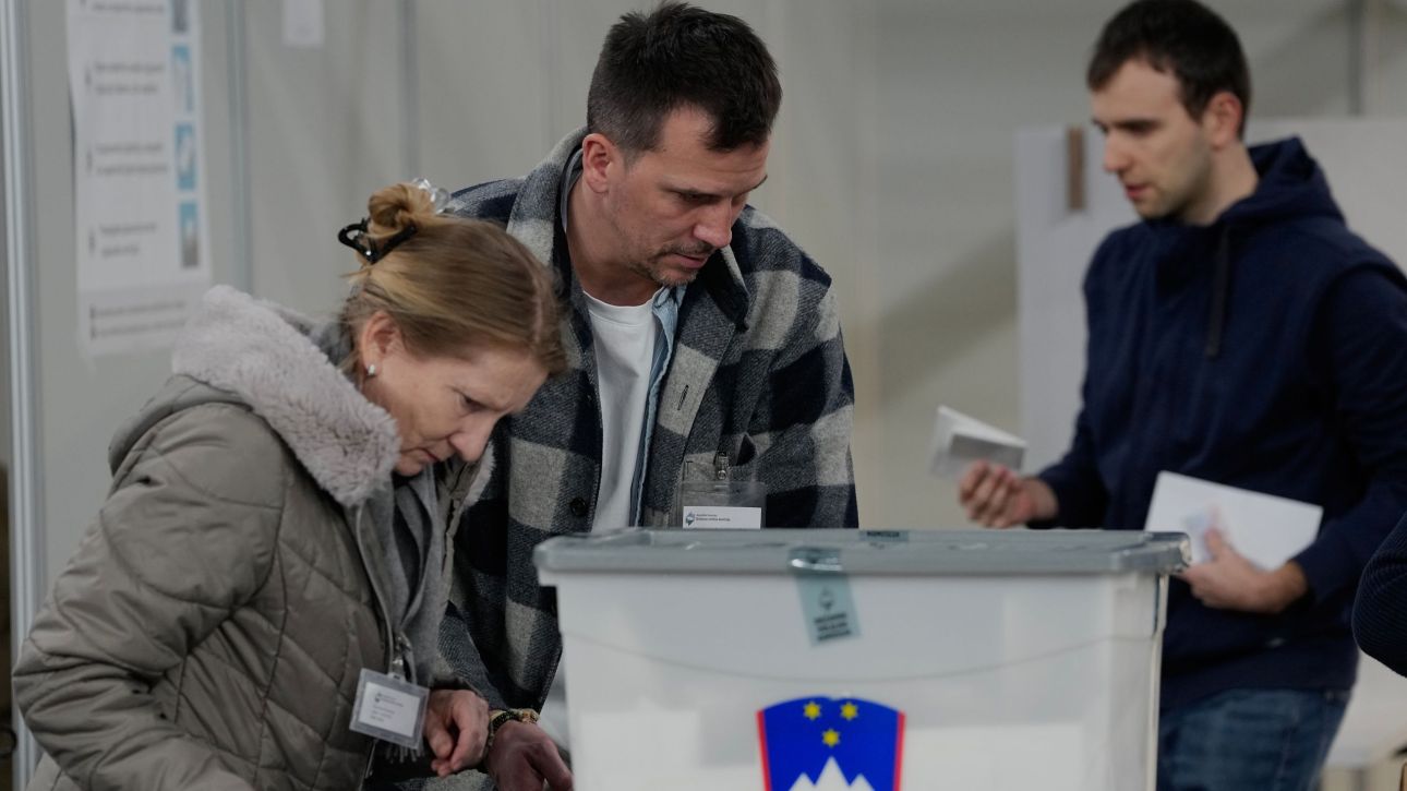 &Sigma;&tau;&iota;&sigmaf; &kappa;ά&lambda;&pi;&epsilon;&sigmaf; &omicron;&iota; &Sigma;&lambda;&omicron;&beta;έ&nu;&omicron;&iota;: &Sigma;&tau;ή&theta;&omicron;&sigmaf; &mu;&epsilon; &sigma;&tau;ή&theta;&omicron;&sigmaf; &omicron; &phi;&iota;&lambda;&omicron;&tau;&rho;&alpha;&mu;&pi;&iota;&kappa;ό&sigmaf; &Gamma;&iota;ά&nu;&sigma;&alpha; &mu;&epsilon; &tau;&omicron;&nu; &phi;&iota;&lambda;&epsilon;&lambda;&epsilon;ύ&theta;&epsilon;&rho;&omicron; &Gamma;&kappa;&omicron;&lambda;ό&mu;&pi;