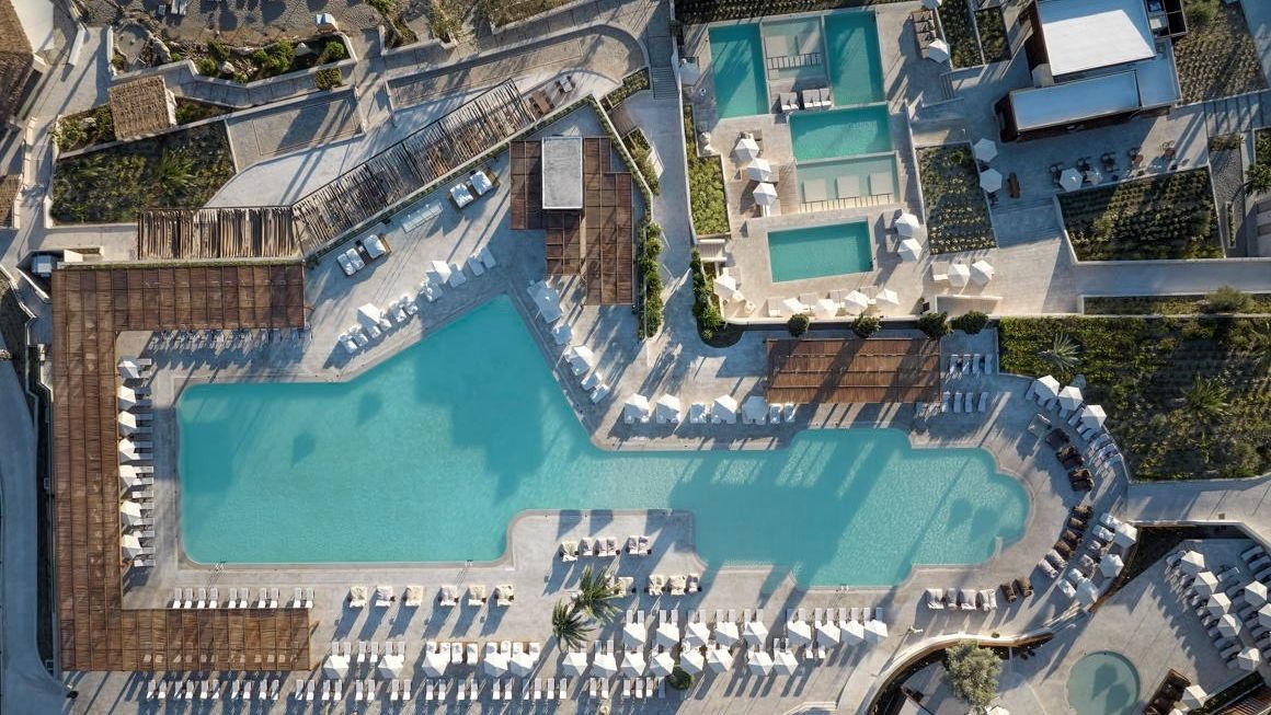 ELLA RESORTS: Συμφωνία χρηματοδότησης 710 εκατ. ευρώ από την Πειραιώς