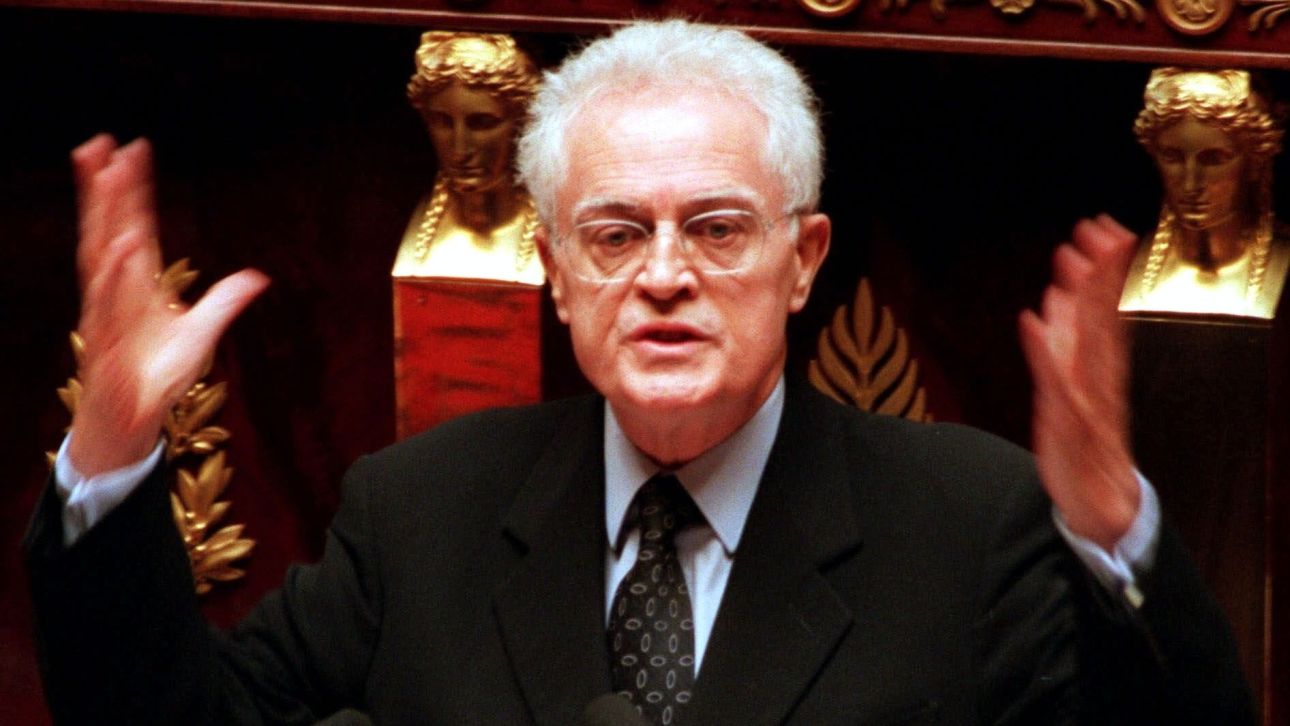 &Sigma;ύ&sigma;&sigma;&omega;&mu;&omicron;&sigmaf; &omicron; &pi;&omicron;&lambda;&iota;&tau;&iota;&kappa;ό&sigmaf; &kappa;ό&sigma;&mu;&omicron;&sigmaf; &tau;&eta;&sigmaf; &Gamma;&alpha;&lambda;&lambda;ί&alpha;&sigmaf; &alpha;&pi;&omicron;&chi;&alpha;&iota;&rho;&epsilon;&tau;ά &tau;&omicron;&nu; &pi;&rho;ώ&eta;&nu; &pi;&rho;&omega;&theta;&upsilon;&pi;&omicron;&upsilon;&rho;&gamma;ό &Lambda;&iota;&omicron;&nu;έ&lambda; &Zeta;&omicron;&sigma;&pi;έ&nu;