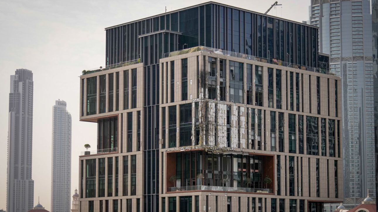 «Εδώ δεν νιώθουμε τον πόλεμο»: Έλληνες που ζουν σε Ντουμπάι και Ριάντ δεν φοβούνται τα ιρανικά πυρά