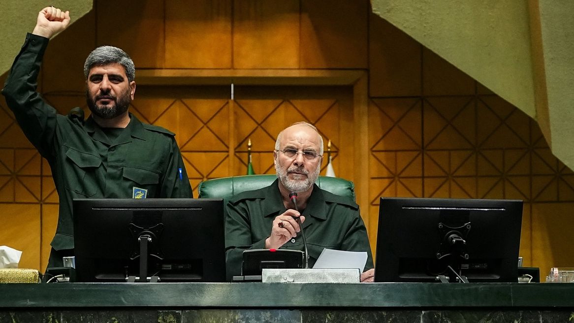 Ο Γκαλιμπάφ στις συνομιλίες και οι όροι του Ιράν για ειρήνη - Τραμπ: «Μιλάμε με τα σωστά άτομα»