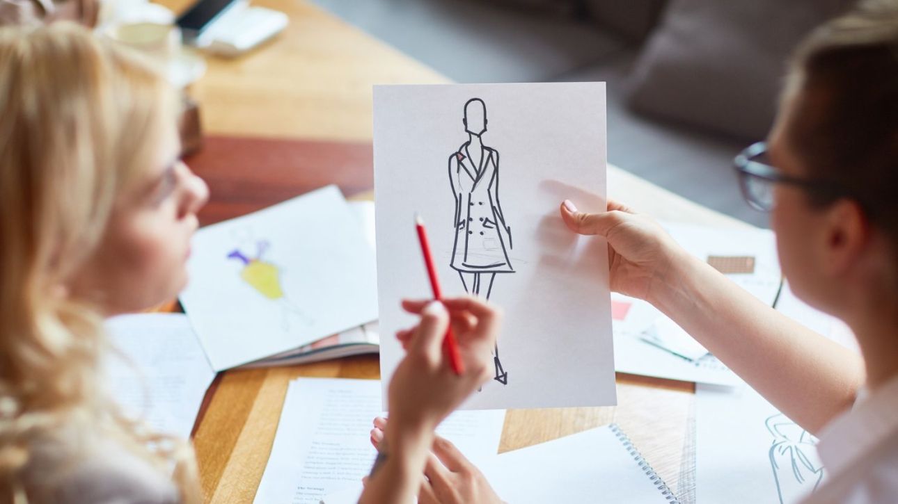 Επιστήμονες απέδειξαν μαθηματικά ότι οι τάσεις της μόδας επαναλαμβάνονται κάθε 20 χρόνια