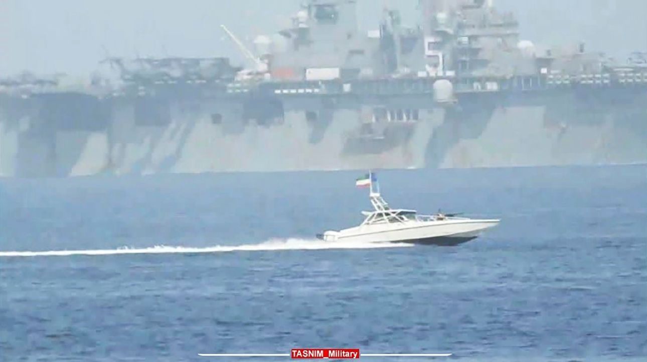 Με κυρώσεις απειλείται το Ιράν αν παραμείνουν κλειστά τα Στενά του Ορμούζ