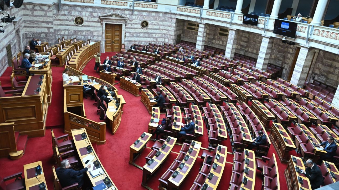 Η «μάχη» της αύξησης του κατώτατου μισθού στη Βουλή