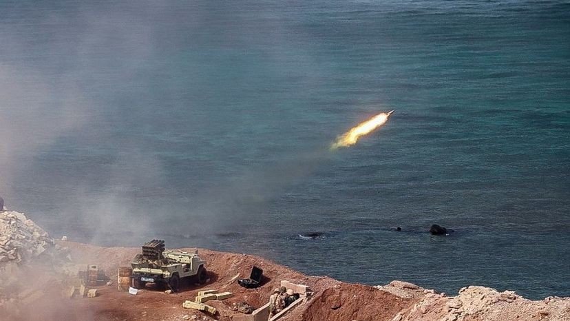 Φρουροί της Επανάστασης: Απαγορεύεται η διέλευση από τα Στενά του Ορμούζ