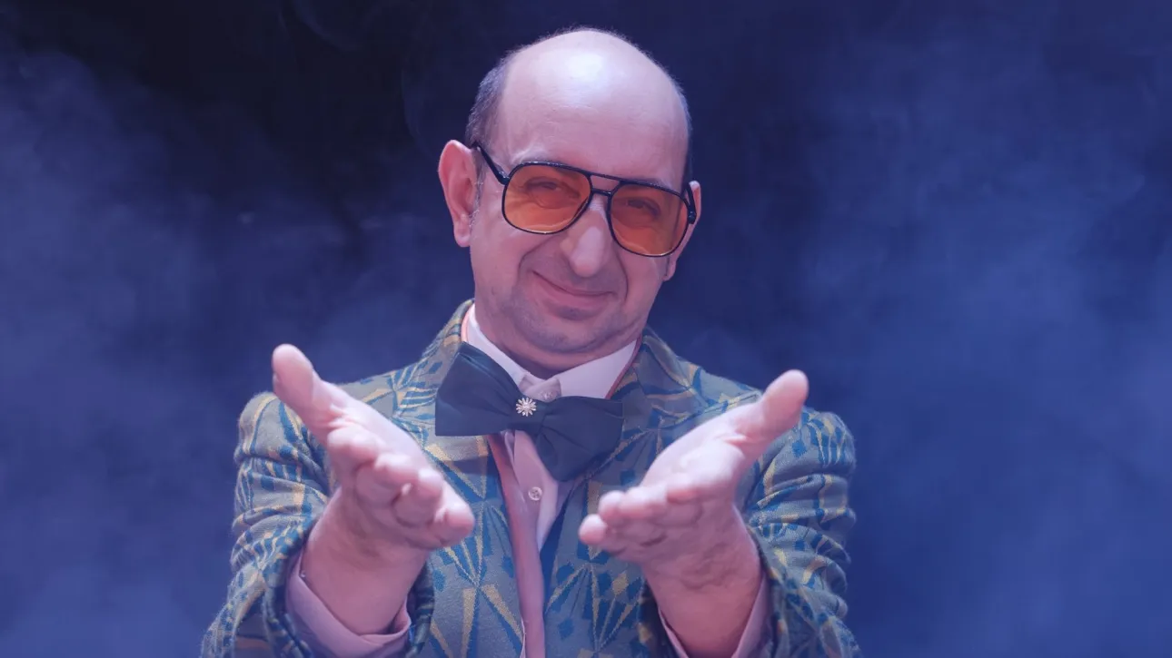 44 χρόνια μπροστά σε μια οθόνη: Η νέα πραγματικότητα που τρομάζει