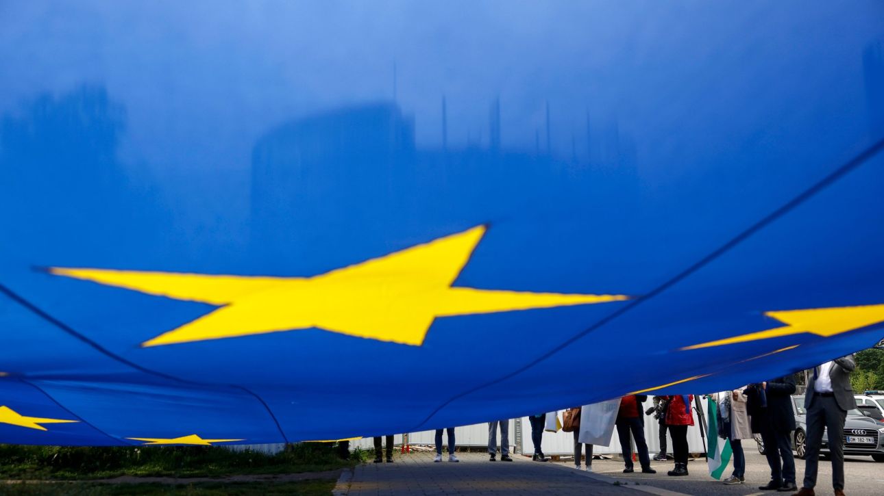 &Alpha;&kappa;&rho;&omicron;&delta;&epsilon;&xi;&iota;&omicron;ί &delta;ή&mu;&alpha;&rho;&chi;&omicron;&iota; &sigma;&tau;&eta; &Gamma;&alpha;&lambda;&lambda;ί&alpha; &kappa;&alpha;&tau;έ&beta;&alpha;&sigma;&alpha;&nu; &tau;&iota;&sigmaf; &epsilon;&upsilon;&rho;&omega;&pi;&alpha;ϊ&kappa;έ&sigmaf; &sigma;&eta;&mu;&alpha;ί&epsilon;&sigmaf; &alpha;&pi;ό &tau;&alpha; &delta;&eta;&mu;&alpha;&rho;&chi;&epsilon;ί&alpha; &tau;&omicron;&upsilon;&sigmaf;