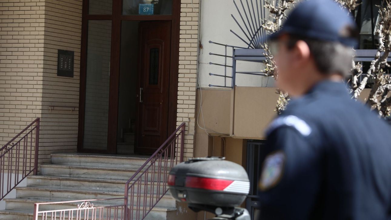 &Zeta;&omega;&gamma;&rho;ά&phi;&omicron;&upsilon;: &Chi;&tau;&iota;&sigma;&mu;έ&nu;&omicron; &mu;&epsilon; &sigma;&tau;ό&kappa;&omicron; &tau;&omicron; &delta;&omega;&mu;ά&tau;&iota;&omicron; &pi;&omicron;&upsilon; &beta;&rho;έ&theta;&eta;&kappa;&alpha;&nu; &nu;&epsilon;&kappa;&rho;έ&sigmaf; &mu;&eta;&tau;έ&rho;&alpha; &kappa;&alpha;&iota; &kappa;ό&rho;&eta;