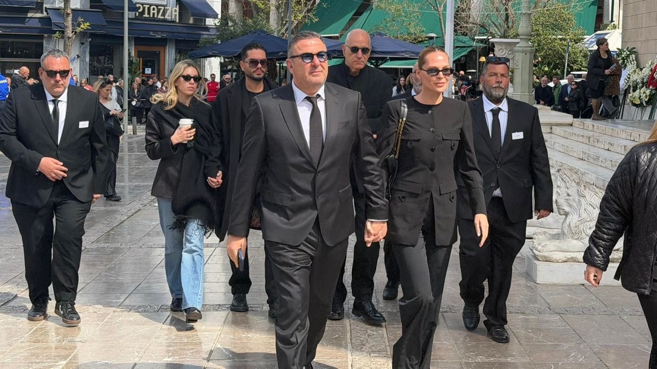 &Mu;&alpha;&rho;&iota;&nu;έ&lambda;&lambda;&alpha;: &Kappa;&alpha;&lambda;&lambda;&iota;&tau;έ&chi;&nu;&epsilon;&sigmaf; &kappa;&alpha;&iota; &pi;&omicron;&lambda;&iota;&tau;&iota;&kappa;&omicron;ί &pi;&alpha;&rho;ό&nu;&tau;&epsilon;&sigmaf; &sigma;&tau;&omicron; &tau;&epsilon;&lambda;&epsilon;&upsilon;&tau;&alpha;ί&omicron; &alpha;&nu;&tau;ί&omicron; - &Pi;&omicron;&iota;&omicron;&iota; &theta;&alpha; &epsilon;&kappa;&phi;&omega;&nu;ή&sigma;&omicron;&upsilon;&nu; &epsilon;&pi;&iota;&kappa;ή&delta;&epsilon;&iota;&omicron;