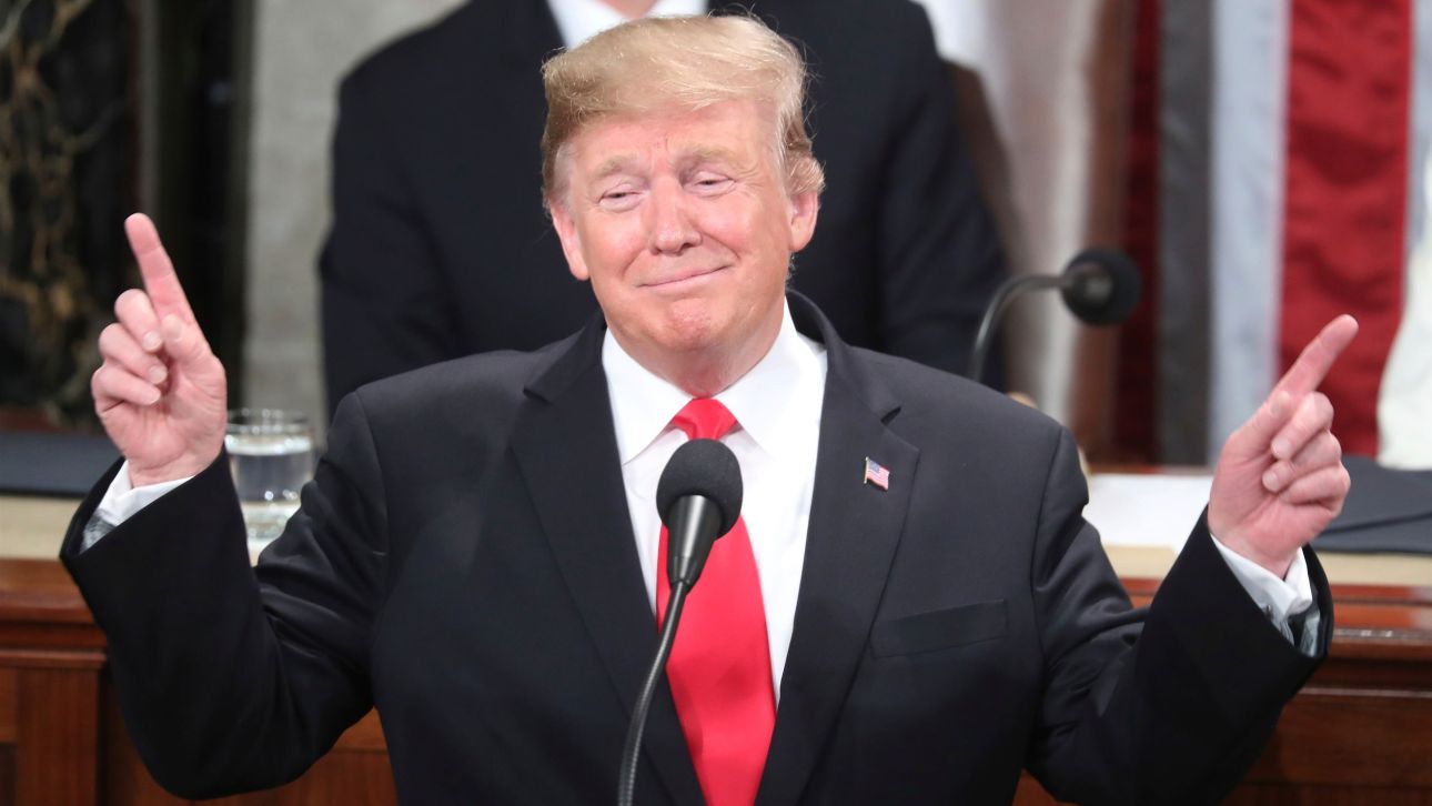 Ο Ντόναλντ Τραμπ σε γραμμή... Πάνου Κιάμου
