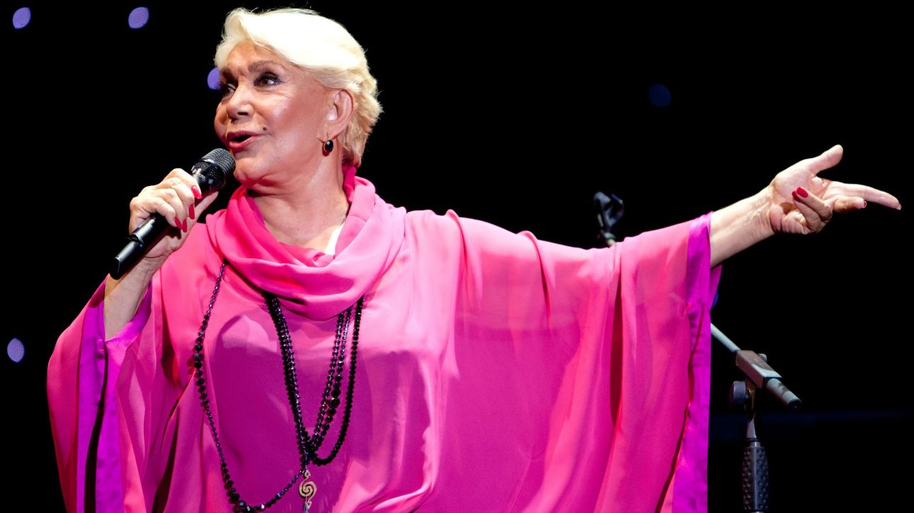 &Sigma;ή&mu;&epsilon;&rho;&alpha; &eta; &kappa;&eta;&delta;&epsilon;ί&alpha; &tau;&eta;&sigmaf; &Mu;&alpha;&rho;&iota;&nu;έ&lambda;&lambda;&alpha;&sigmaf;: &Sigma;&epsilon; &lambda;&alpha;ϊ&kappa;ό &pi;&rho;&omicron;&sigma;&kappa;ύ&nu;&eta;&mu;&alpha; &eta; &sigma;&omicron;&rho;ό&sigmaf; &tau;&eta;&sigmaf;